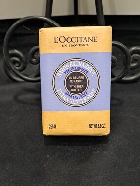 L'OCCITANE En Provence Extra Gentle Shea Lavender Soap. Large 8.8oz.